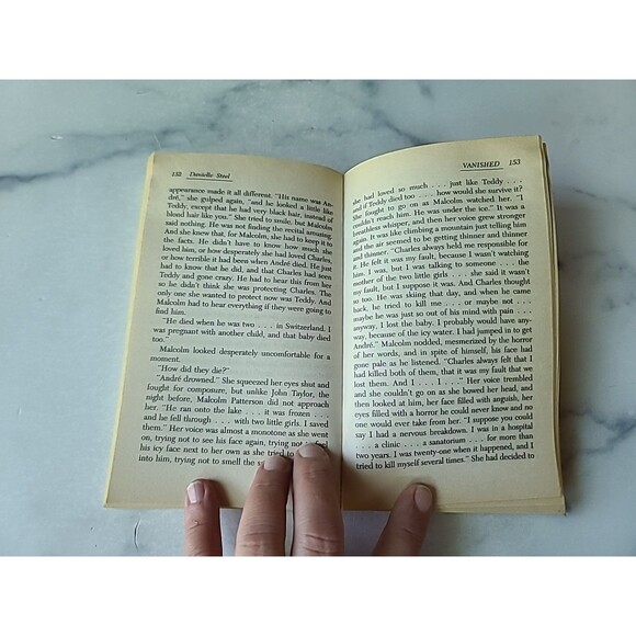 Vanished By Danielle Steel Paperback - Picture 7 of 10